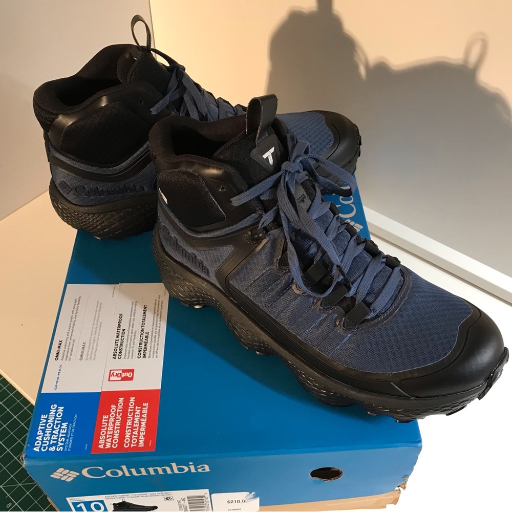 BNIB Columbia Escape Thrive Titanium Mid OutDry Hiking Boot (10)